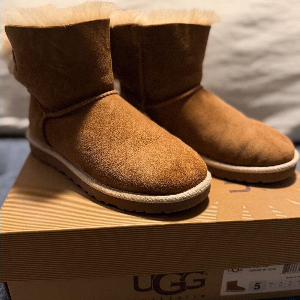 UGG Australia Women’s Selene Boots – Chestnut –